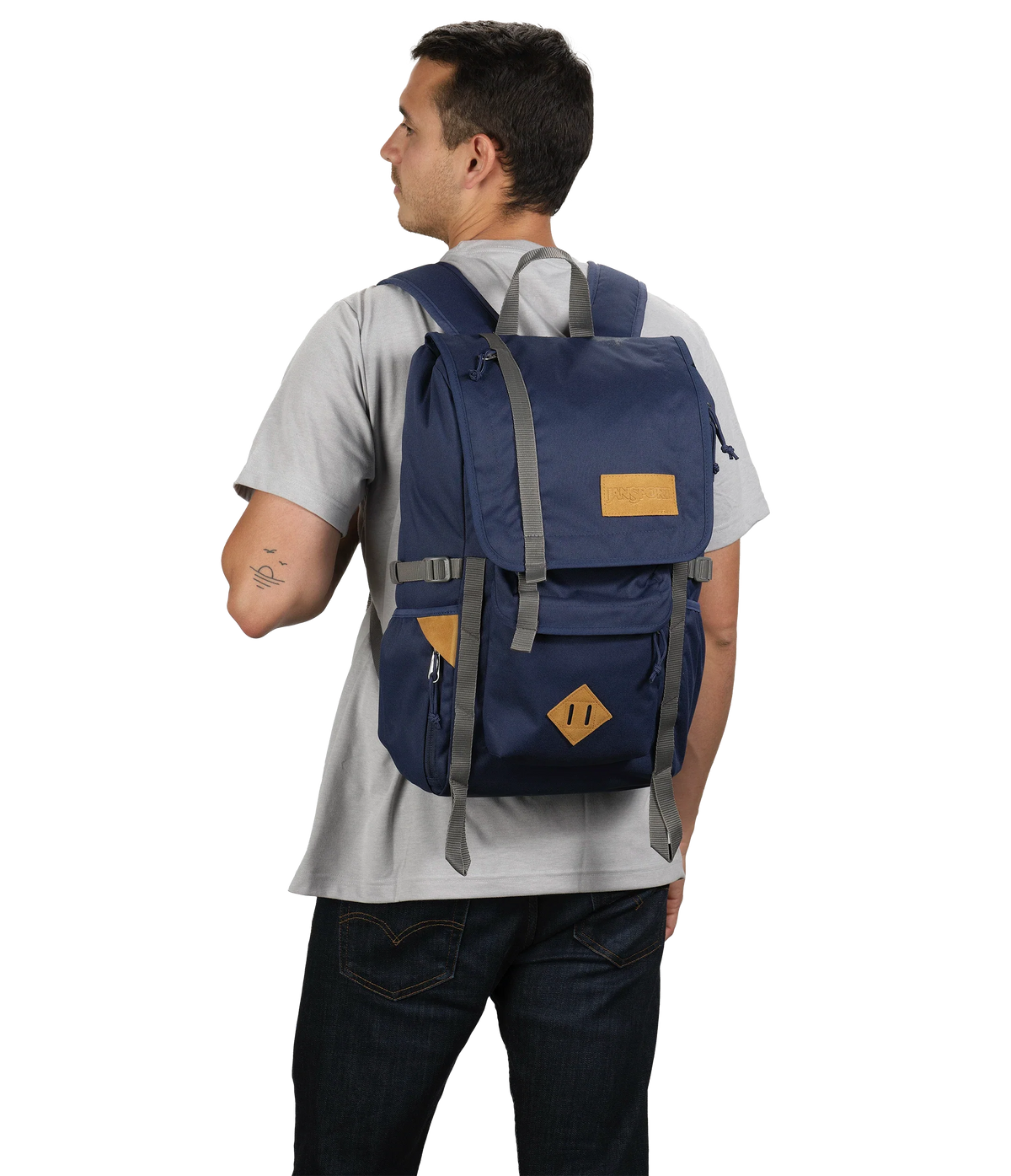 hatchet-backpack-i5 JS0A47J4003-MODEL.webp
