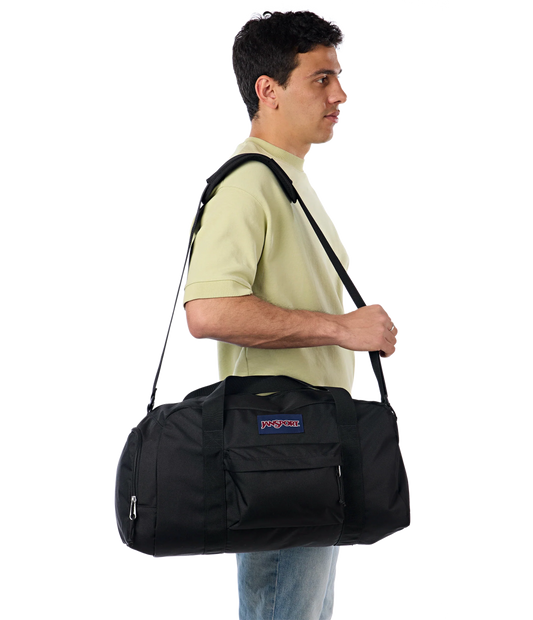 weekender-medium-duffel-n1 JS0A85VF008-MODEL.webp