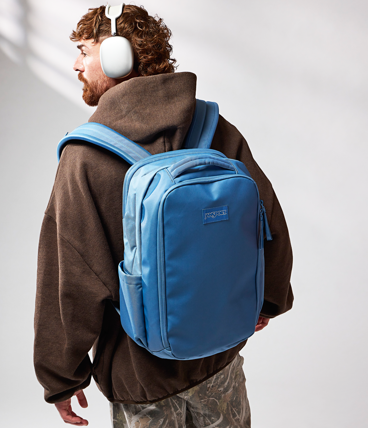 good-latitude-travel-pack-30l-l0 JS0A86ETEW5-MODEL.png